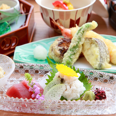 写真:京会席のお造り・天麩羅