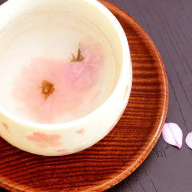 写真:桜湯やお土産品の手配も承ります