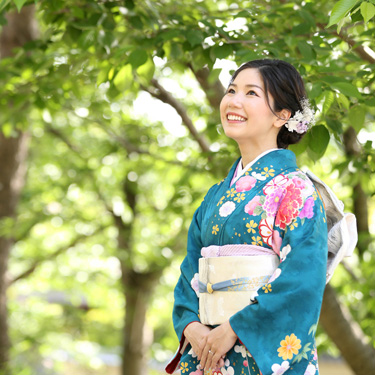 写真:振袖着付け