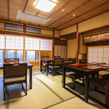 写真:花咲 宮川町店のテーブル席