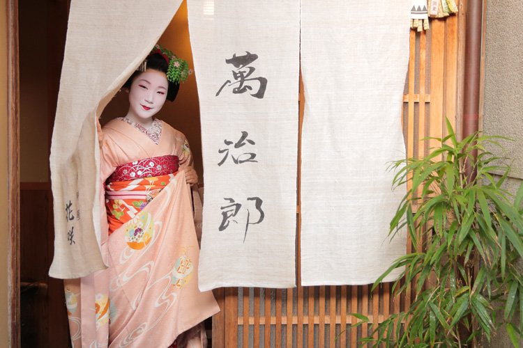 写真：ライトアップされる高台寺公園とねねの道